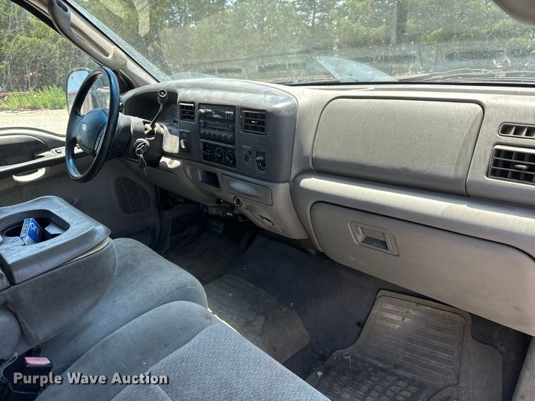 image for item NJ9267 2004 Ford F250 Super Duty Ext. Cab pickup truck