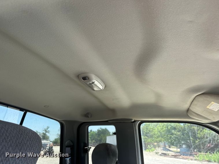 image for item NJ9267 2004 Ford F250 Super Duty Ext. Cab pickup truck
