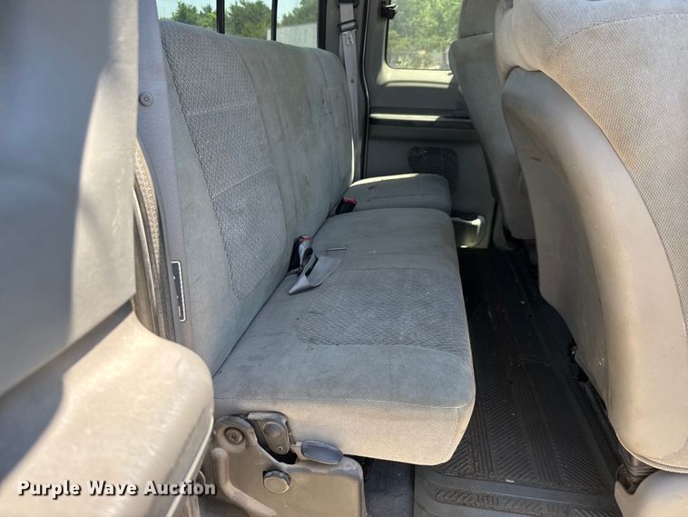 image for item NJ9267 2004 Ford F250 Super Duty Ext. Cab pickup truck