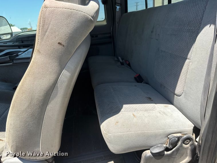 image for item NJ9267 2004 Ford F250 Super Duty Ext. Cab pickup truck