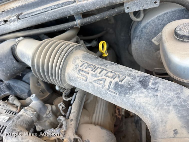image for item NJ9267 2004 Ford F250 Super Duty Ext. Cab pickup truck