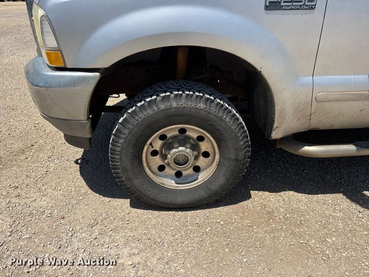 image for item NJ9267 2004 Ford F250 Super Duty Ext. Cab pickup truck