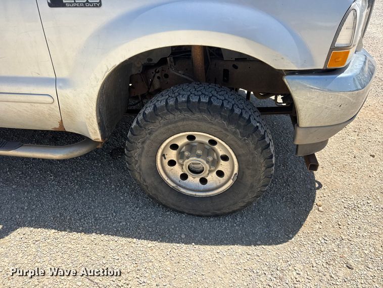 image for item NJ9267 2004 Ford F250 Super Duty Ext. Cab pickup truck