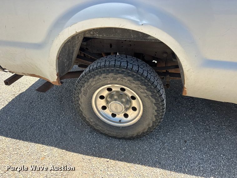image for item NJ9267 2004 Ford F250 Super Duty Ext. Cab pickup truck