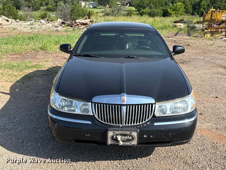 image for item NK9244 2002 Lincoln Town Car 