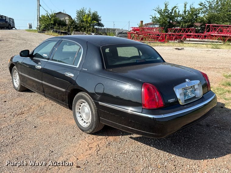 image for item NK9244 2002 Lincoln Town Car 