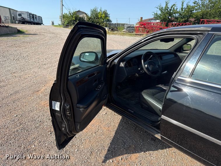 image for item NK9244 2002 Lincoln Town Car 