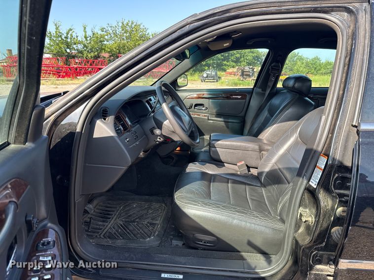 image for item NK9244 2002 Lincoln Town Car 