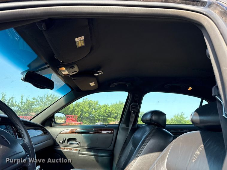 image for item NK9244 2002 Lincoln Town Car 