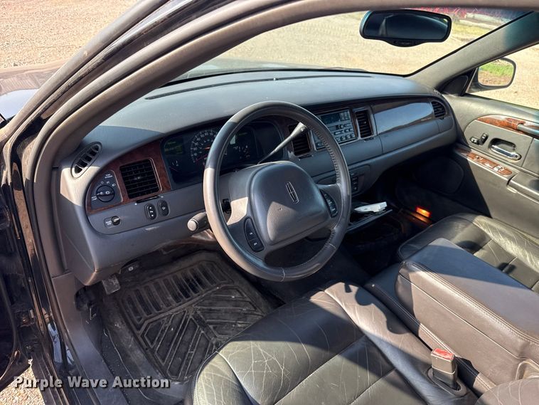 image for item NK9244 2002 Lincoln Town Car 