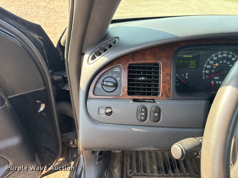 image for item NK9244 2002 Lincoln Town Car 