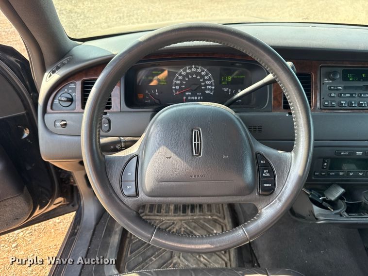 image for item NK9244 2002 Lincoln Town Car 