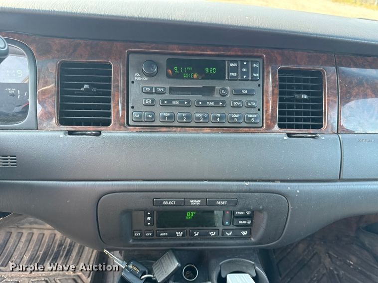 image for item NK9244 2002 Lincoln Town Car 