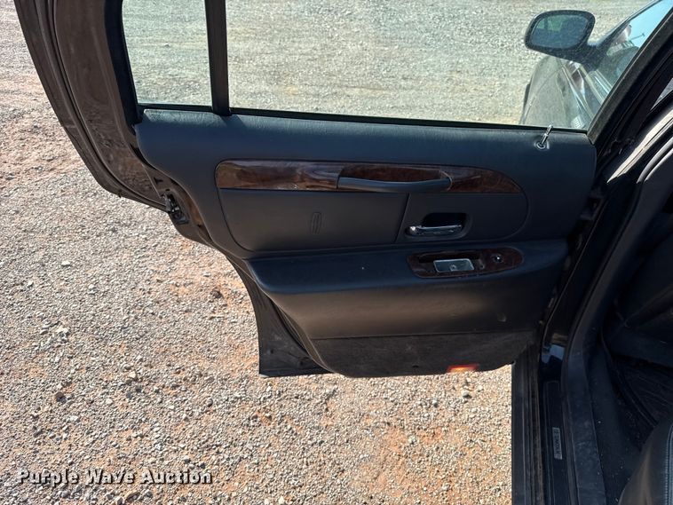 image for item NK9244 2002 Lincoln Town Car 