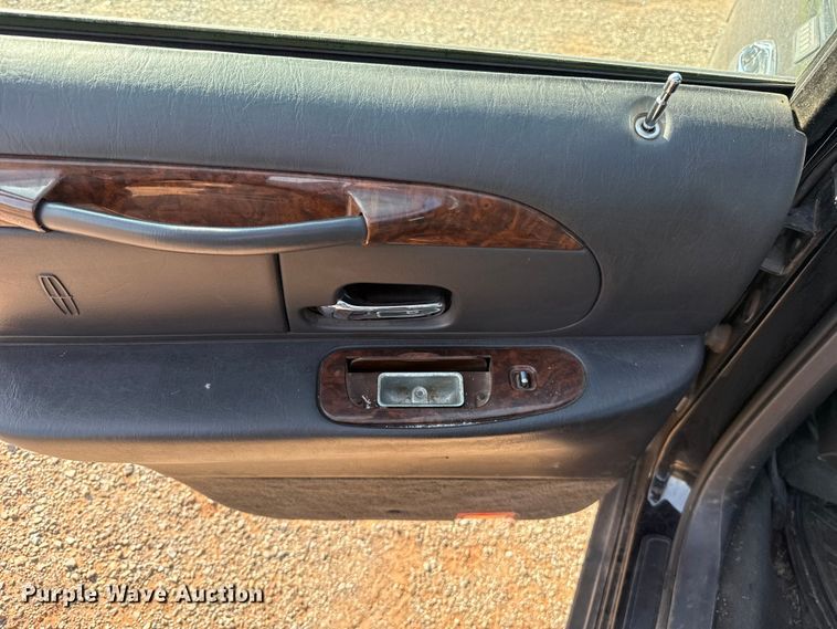 image for item NK9244 2002 Lincoln Town Car 