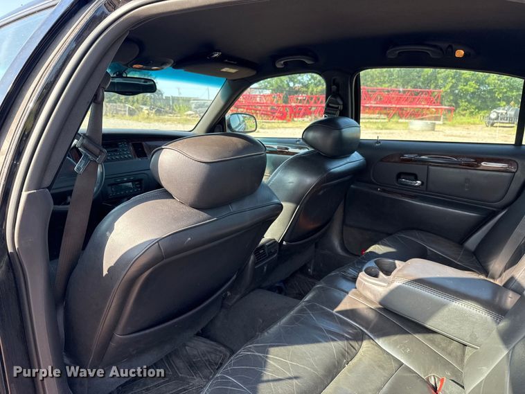 image for item NK9244 2002 Lincoln Town Car 