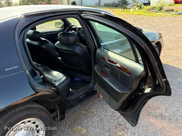 image for item NK9244 2002 Lincoln Town Car 
