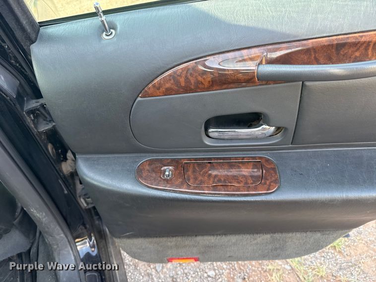 image for item NK9244 2002 Lincoln Town Car 
