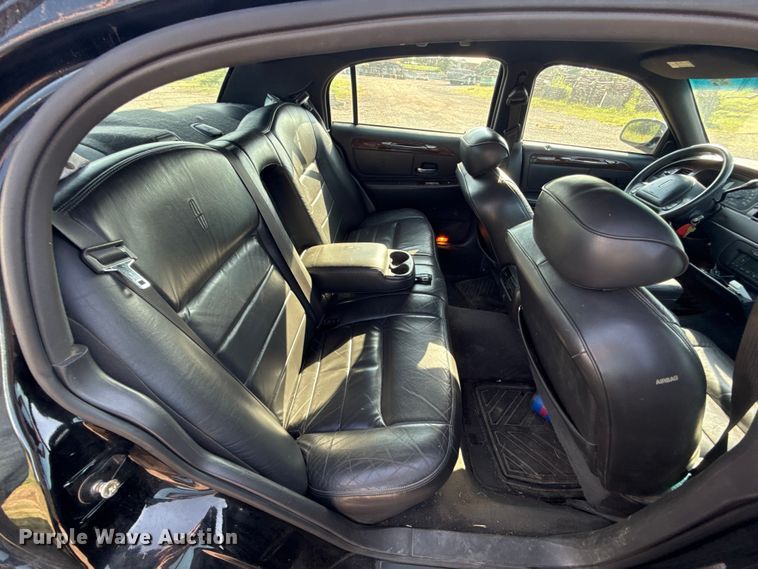 image for item NK9244 2002 Lincoln Town Car 