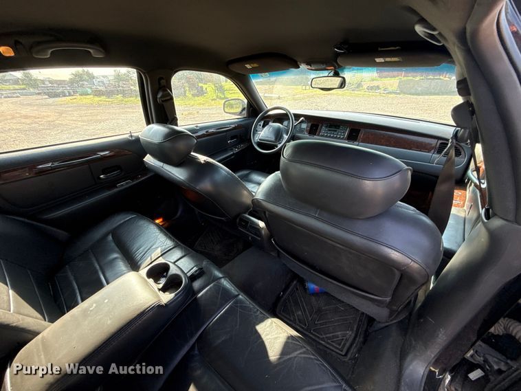 image for item NK9244 2002 Lincoln Town Car 