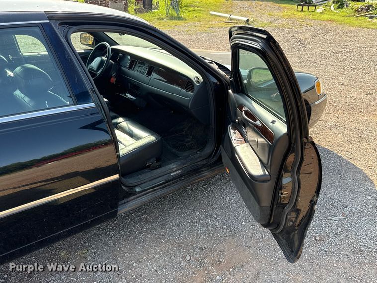 image for item NK9244 2002 Lincoln Town Car 