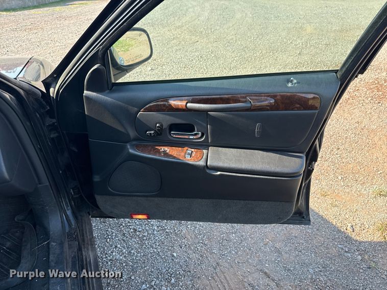 image for item NK9244 2002 Lincoln Town Car 