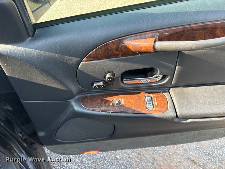 image for item NK9244 2002 Lincoln Town Car 