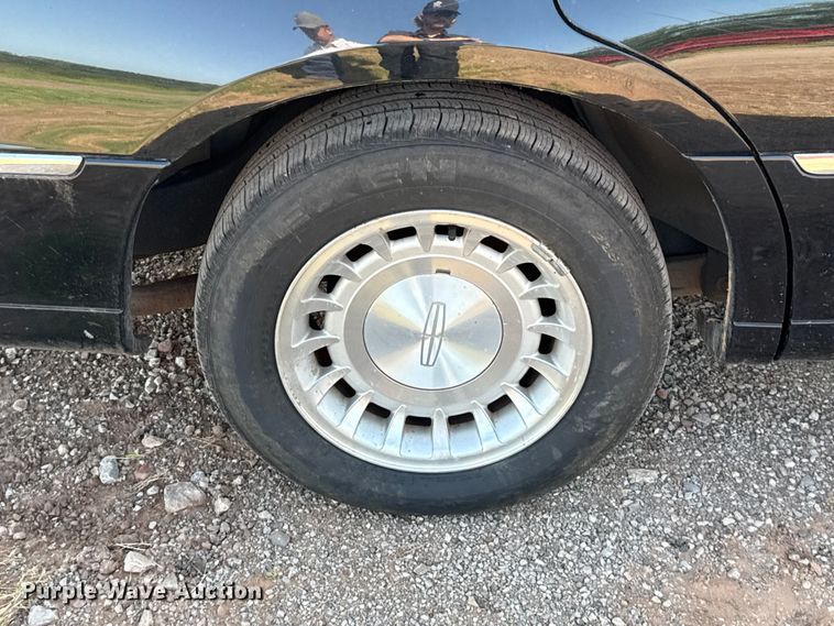 image for item NK9244 2002 Lincoln Town Car 