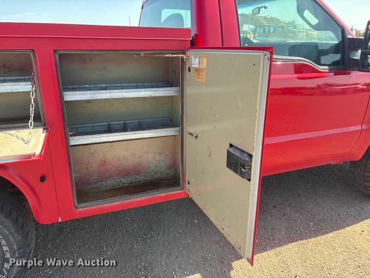 image for item NM9803 2011 Ford F250 Super Duty utility bed pickup truck
