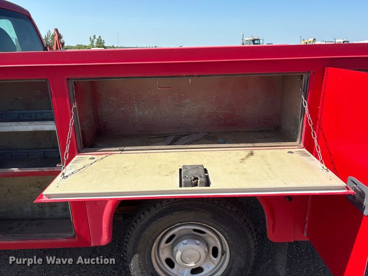 image for item NM9803 2011 Ford F250 Super Duty utility bed pickup truck