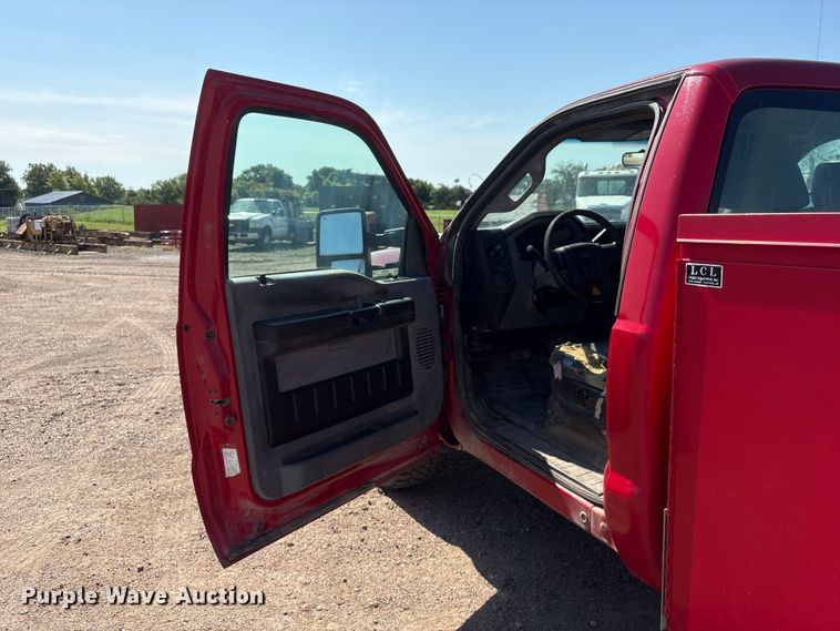 image for item NM9803 2011 Ford F250 Super Duty utility bed pickup truck
