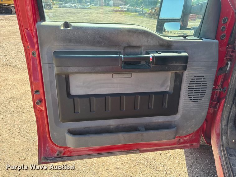 image for item NM9803 2011 Ford F250 Super Duty utility bed pickup truck