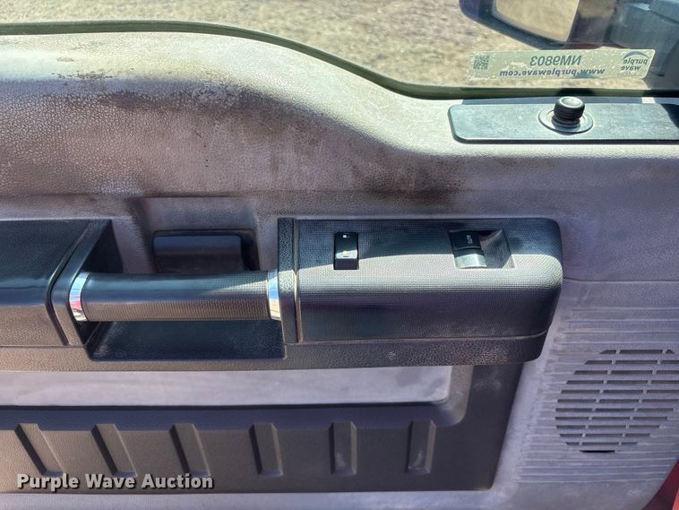image for item NM9803 2011 Ford F250 Super Duty utility bed pickup truck