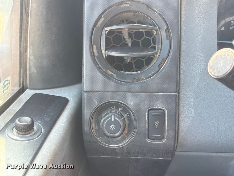 image for item NM9803 2011 Ford F250 Super Duty utility bed pickup truck