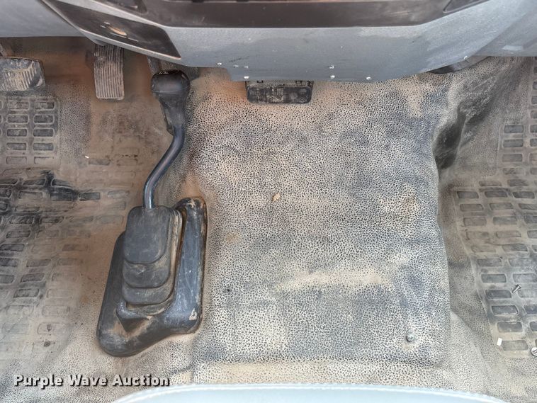 image for item NM9803 2011 Ford F250 Super Duty utility bed pickup truck