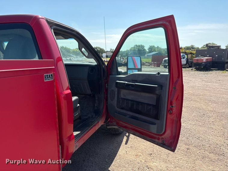 image for item NM9803 2011 Ford F250 Super Duty utility bed pickup truck