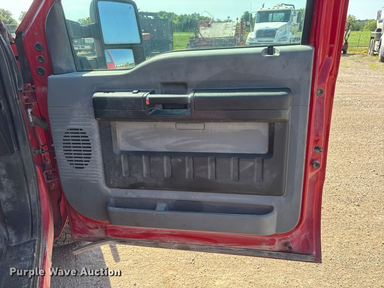 image for item NM9803 2011 Ford F250 Super Duty utility bed pickup truck