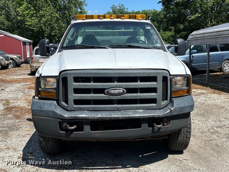 image for item NM9839 2006 Ford F350 Super Duty utility bed pickup truck