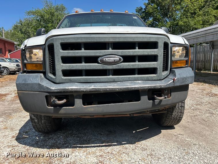 image for item NM9839 2006 Ford F350 Super Duty utility bed pickup truck