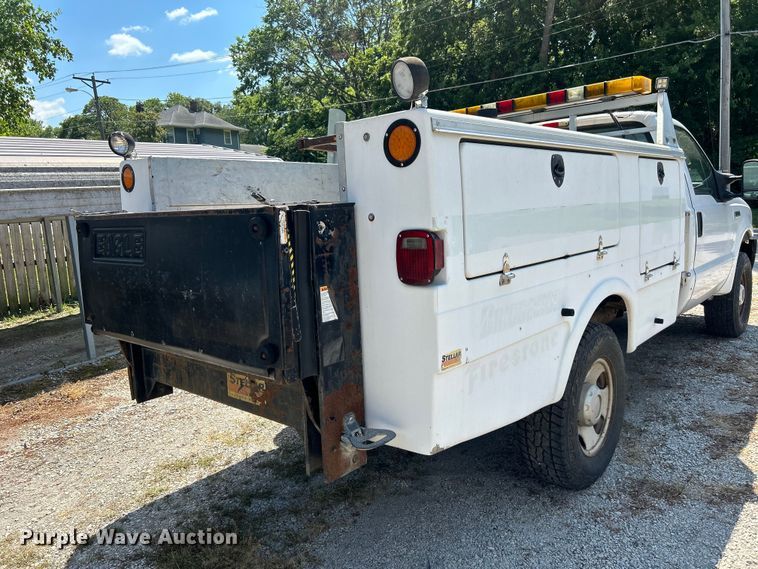 image for item NM9839 2006 Ford F350 Super Duty utility bed pickup truck