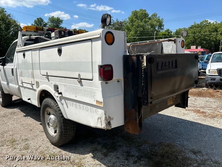 image for item NM9839 2006 Ford F350 Super Duty utility bed pickup truck