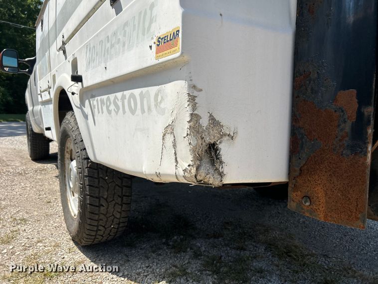image for item NM9839 2006 Ford F350 Super Duty utility bed pickup truck