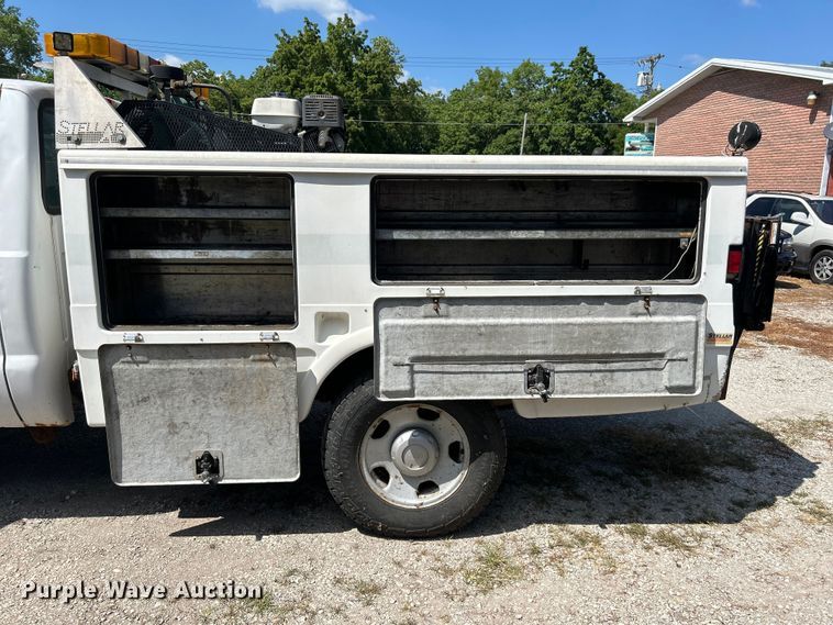 image for item NM9839 2006 Ford F350 Super Duty utility bed pickup truck