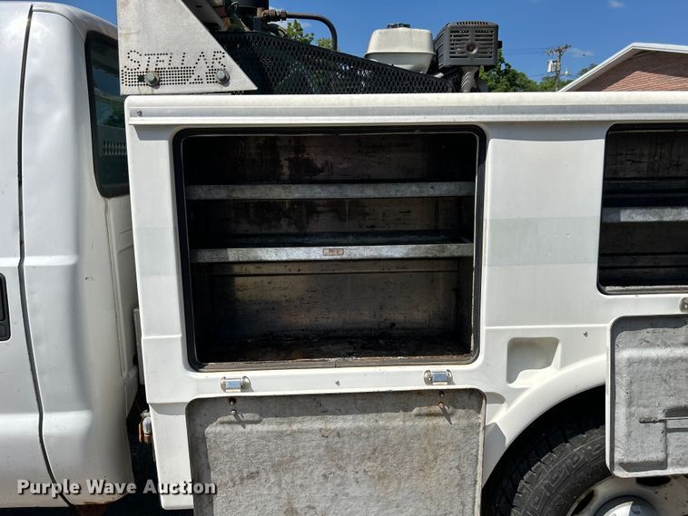 image for item NM9839 2006 Ford F350 Super Duty utility bed pickup truck