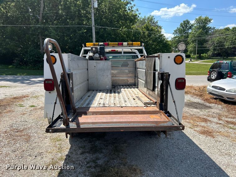 image for item NM9839 2006 Ford F350 Super Duty utility bed pickup truck