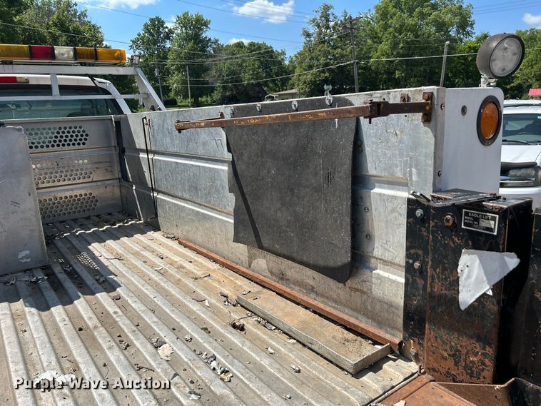 image for item NM9839 2006 Ford F350 Super Duty utility bed pickup truck
