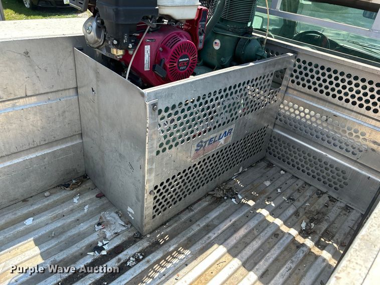 image for item NM9839 2006 Ford F350 Super Duty utility bed pickup truck