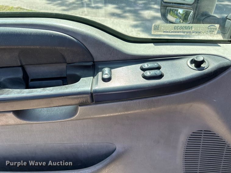 image for item NM9839 2006 Ford F350 Super Duty utility bed pickup truck