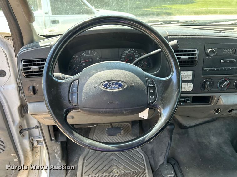 image for item NM9839 2006 Ford F350 Super Duty utility bed pickup truck