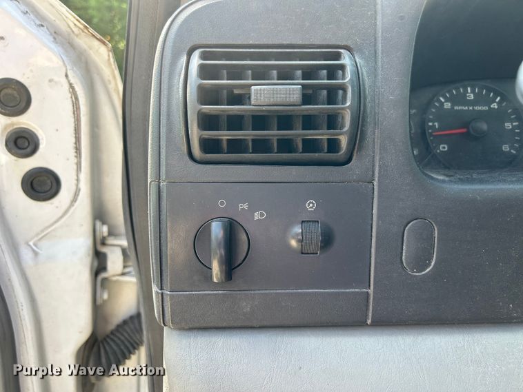 image for item NM9839 2006 Ford F350 Super Duty utility bed pickup truck